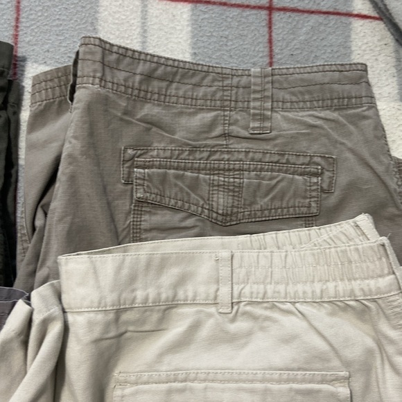 Lot of men’s cargo shorts - size 42 - Picture 3 of 3